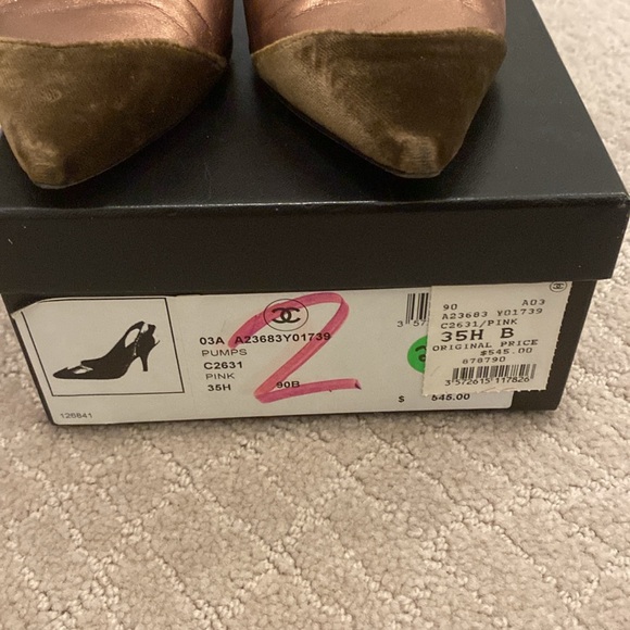 Chanel pumps with suede tip - Picture 10 of 15